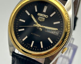 Vintage Seiko 5 automatisch herenpolshorloge dag datum zwarte wijzerplaat ref 7009