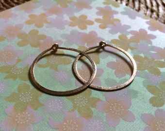 Boucles d’oreilles Hammered Gold Hoop, Boucles d’oreilles Classique Hoop, Cerceaux de tous les jours, 1 « Round Hoops, Silver Hoop Earrings, Artisan Hoop Earrings, Hoops