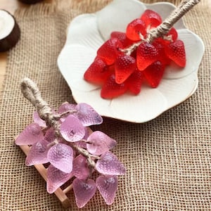 Jabón de fresa artesanal: Arte decorativo de baño de 18 cm, 300 g de jabón con forma de fruta y aromas suaves, regalo para amigos y familiares.