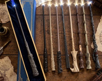 Varita mágica luminosa | Caja de regalo personalizada con nombre | Réplica de la varita mágica de Dumbledore de Hermione para cosplay de Halloween | Accesorio luminoso de bruja y mago