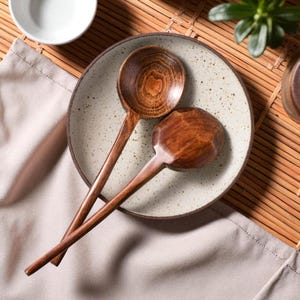 Japanese Wooden Ramen Spoon with Long Handle – Large Soup Ladle for Pho | Miso, Noodles | Cooking & Serving Kitchen Utensil