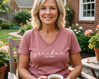 Grandma Est Shirt, Promoted to Grandma V-Neck T-Shirt, Pregnancy AnnouncementSweatshirt Idea, New Grandma Shirt, First Time Grandmother Tee