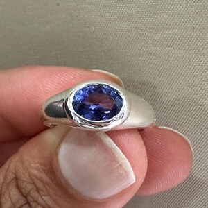Anillo de tanzanita en oro de 14 k / Bisel ovalado unisex