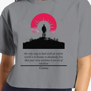 Camus Stand Free Cropped T-Shirt