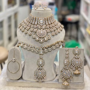 Elegant Kundan bridal set comes with all accessories/ Indian bridal jewelry/ high quality Gold plated kundan and Polki jewelry Polki jewelry