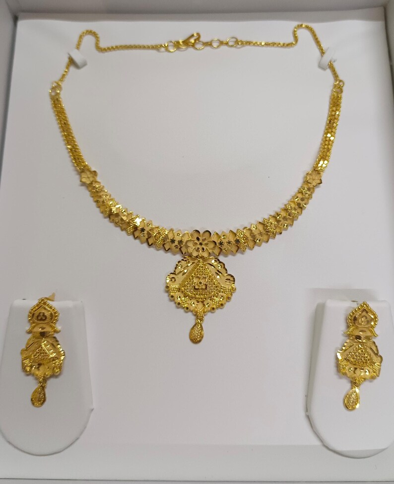 Colar e brincos banhados a ouro de 1 grama | Colar de noiva do sul da Índia | Joias tradicionais para casamento 9