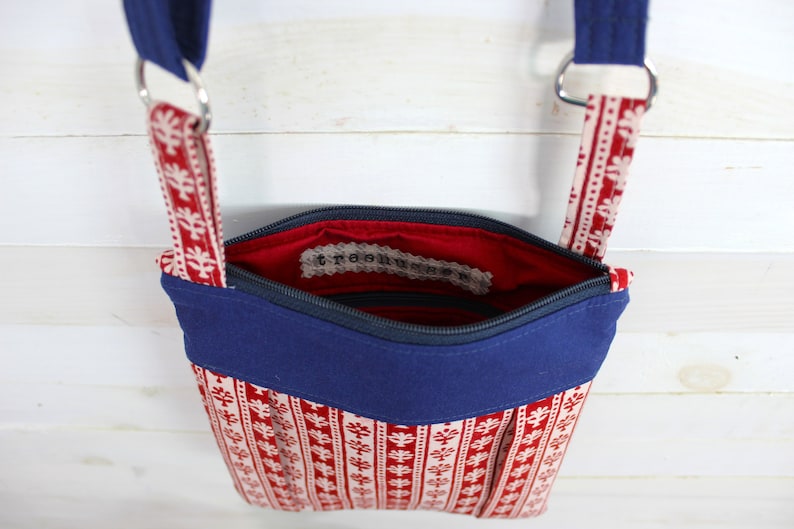 Upcycled Navy Blue, Red and Cream Small Zippered Pleated Purse image 4