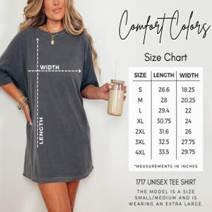 May include: A charcoal grey short-sleeve t-shirt with a size chart displaying length and width measurements in inches. The chart lists sizes from S to 4XL, with lengths ranging from 26.6 to 33.5 inches and widths from 18.25 to 29.75 inches for the 1717 unisex tee.