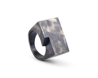 Anillo geométrico de plata de ley oxidada - Joyería moderna artesanal para hombre