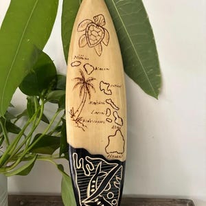 Hawaiian Handmade 16-Inch Carved Wood Surfboard with Island Map Engraving – Home Decoration