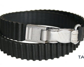 Upcycled groove rubber belt with original milits carabin - Recycled Rubber