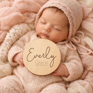 Custom Name Baby Name Sign, Engraved Wooden Newborn Sign for Hospital, Birth Announcement Sign, Baby Name Reveal Sign, Hospital Name Sign Bild 1