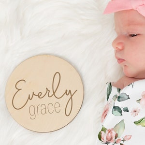 Custom Name Baby Name Sign, Engraved Wooden Newborn Sign for Hospital, Birth Announcement Sign, Baby Name Reveal Sign, Hospital Name Sign Bild 5