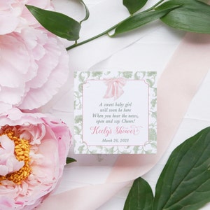 Etiquetas de regalo chinoiserie en verde salvia y rosa - Etiqueta de regalo para baby shower - Etiqueta con lazo - Etiqueta de regalo imprimible - Etiqueta cuadrada - Etiqueta con chispas para niña