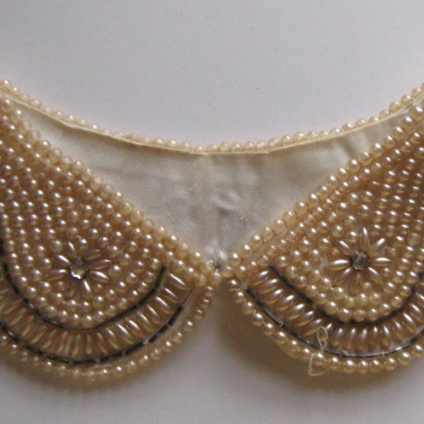 Pretty 1950s Ivory Pearl Collar