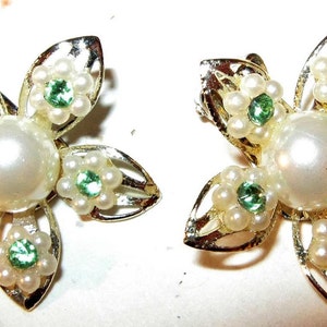 Be Summer.... Vintage Ivory and Green Daisy Clip Earrings image 1