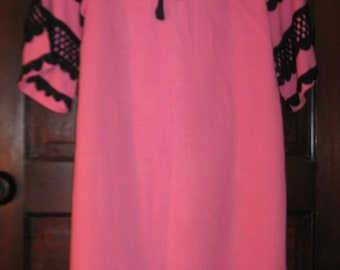 Vintage 1960s Carnation Pink Cotton Shift/Sheath Dress with Thick Black Cotton Trim B32