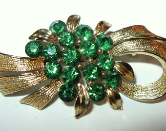 Vintage 1950s-60s Gold Ribbon Swash with Dark Green Rhinestone Brooch