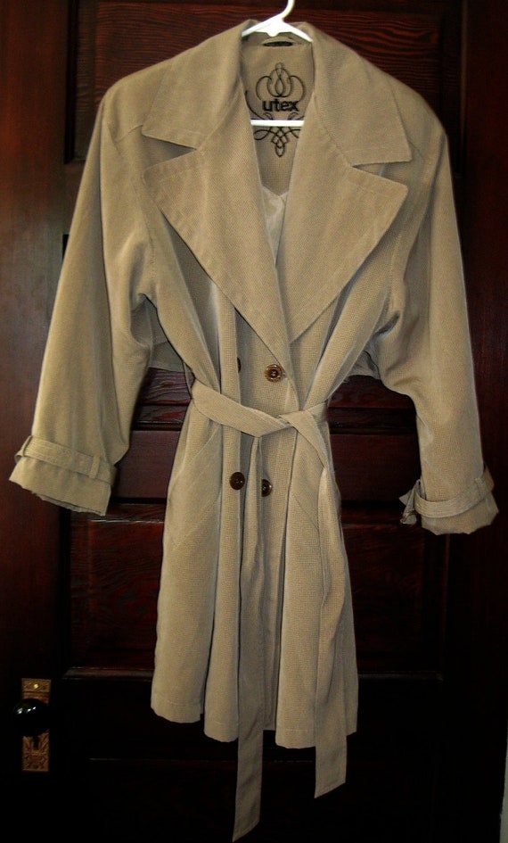 Be Mysterious... Vintage 1980s Flowing Trench Rai… - image 2