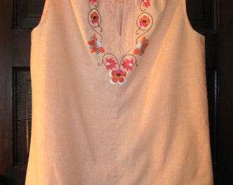Beautiful Embroidered Vintage 1970s Light Peach Top B42