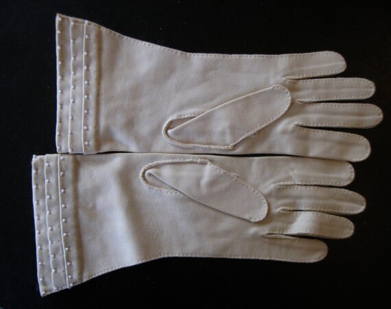 Vintage 1960s Light Taupe Ladies Gloves with Whit… - image 2
