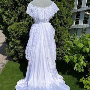 Vintage Lace Prairie Wedding Dress: Off-Shoulder Ruffle Gown, Cottagecore Bridal