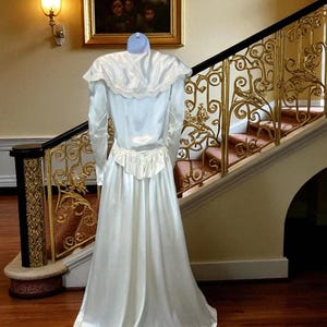 Vintage 40er Jahre Ivory Satin Brautkleid mit Spitzenbesatz, Kanadisches Creme Satin Brautkleid, Klassisches Hollywood Brautkleid, Größe S