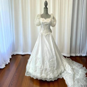 Vintage Puff Sleeve Wedding Dress with Long Train | Lace Wedding Ball Gown | Romantic Princess Bridal Gown Size Small