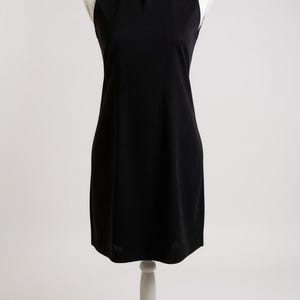Vintage 1990er Ärmelloses Samt Etuikleid mit Stretch Futter, 90er Vintage Mod Mini Kleid Schwarz, Kleines Schwarzes Cocktail Party Kleid, Größe L