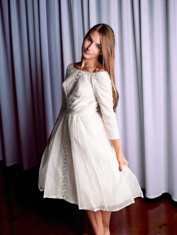 1960s Vintage Tea Length Wedding Dress: Organza Lace, Size S