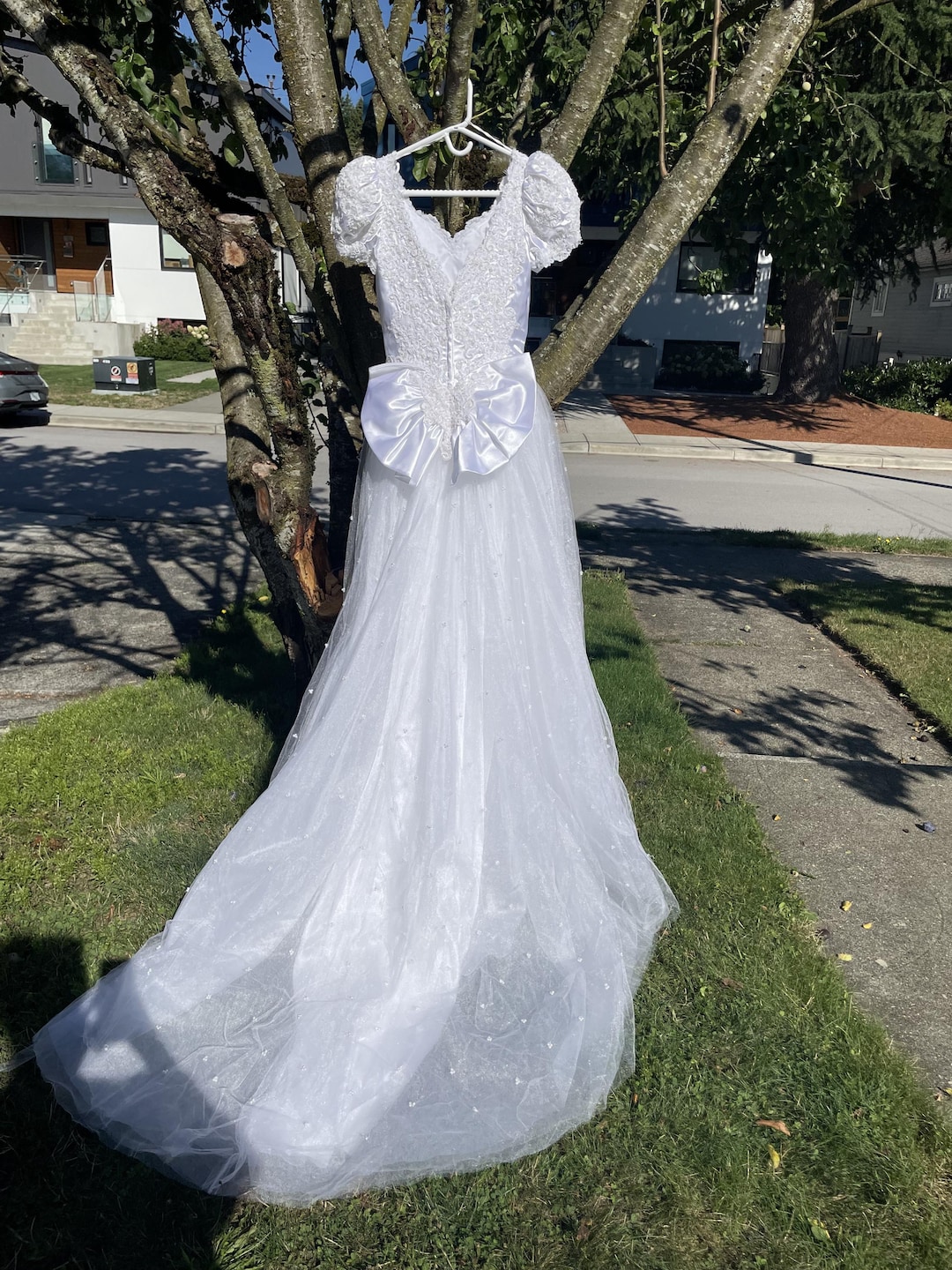 ホワイト レース装飾 ウェディングドレス 1980年代ヴィンテージウェディングドレス、パフスリーブ、レースビーズ