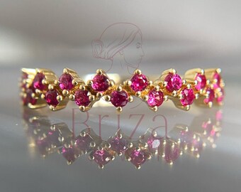 Ruby Eternity Band: anello impilabile in oro giallo con diamanti creati in laboratorio
