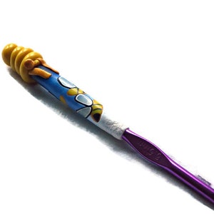 Ergonomic Crochet Hook, Crochet Hook Size 6.5 mm, Bee Hive Sculpted Crochet Hook