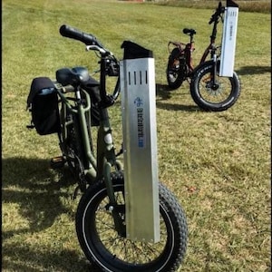 Uchwyt na strzelbę do rowerów elektrycznych i wózków golfowych. Strzelanie do rzutków, trapów i skeetów. Idealny prezent dla strzelca do rzutków, który ma wszystko