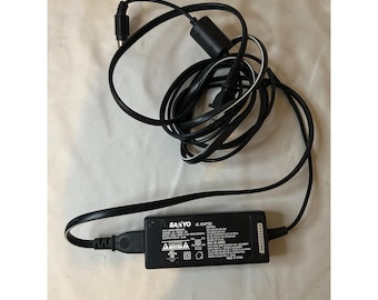 OEM Sanyo Adapter P/N 1LB4U11B00300  AC Power Charger 1.2A - Tested