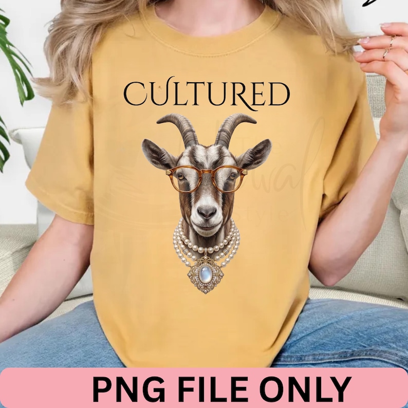 Puede incluir: Camiseta de color amarillo mostaza con la palabra "CULTURED" sobre una cabra con gafas y un collar de perlas. La ilustraci&oacute;n de la cabra es detallada y realista. Un banner rosa en la parte inferior dice "PNG FILE ONLY".