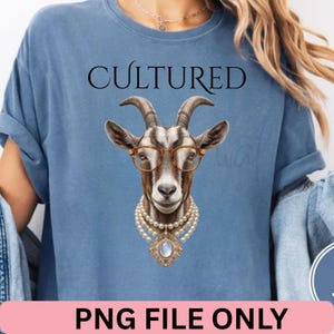 Puede incluir: Camiseta azul claro con una ilustraci&oacute;n de una cabra con gafas y un collar de perlas. La palabra "CULTURED" est&aacute; impresa encima de la cabra. El texto "PNG FILE ONLY" est&aacute; debajo.