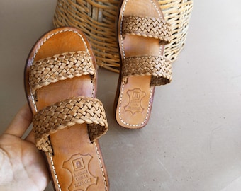 Handgemaakte lichtbruine leerkleurige sandalen – gevlochten Marokkaanse flats – boho-zomerschoenen – handgemaakt Marokkaans schoeisel