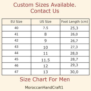Pu&ograve; includere: Una tabella delle taglie di scarpe da uomo, con taglie UE e USA e lunghezza del piede in centimetri. La tabella include le taglie da 40 a 47 UE, corrispondenti alle taglie USA da 7,5 a 13. Il testo "Custom Sizes Available. Contact Us" &egrave; in alto.