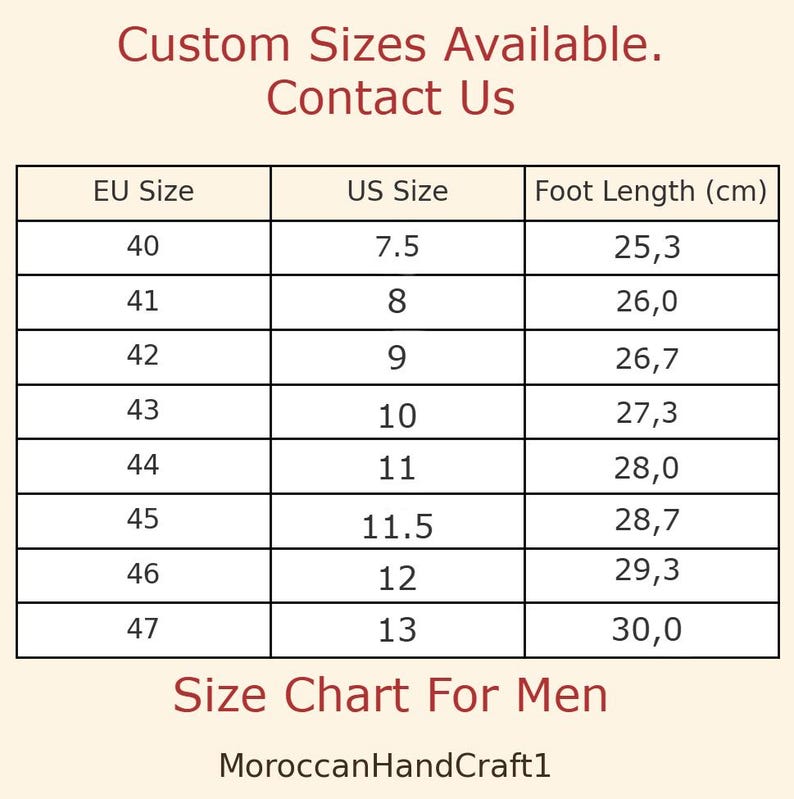 Pu&ograve; includere: Una tabella delle taglie di scarpe da uomo, con taglie UE e USA e lunghezza del piede in centimetri. La tabella include le taglie da 40 a 47 UE, corrispondenti alle taglie USA da 7,5 a 13. Il testo "Custom Sizes Available. Contact Us" &egrave; in alto.