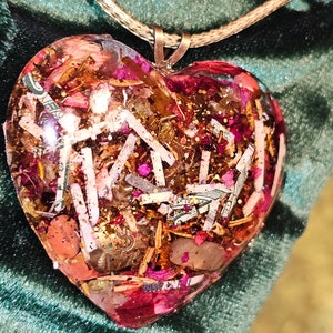 Empress Goddess Amulet for Power, Beauty, Generational Wealth, Abundance,Prosperity Necklace Pendant to attract money