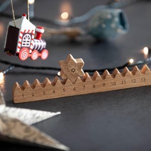 Houten eikenhouten adventskalender met ster, minimalistische kerstaftelling, herbruikbare vakantiedecoratie, Craman Made Germany