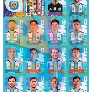 Puede incluir: Una colecci&oacute;n de cromos de jugadores de f&uacute;tbol de Argentina para la Copa Mundial de la FIFA 2026 de Panini, con retratos de atletas como Lionel Messi, Emiliano Martinez y Julian Alvarez, con logotipos, nombres y estad&iacute;sticas sobre fondo azul.