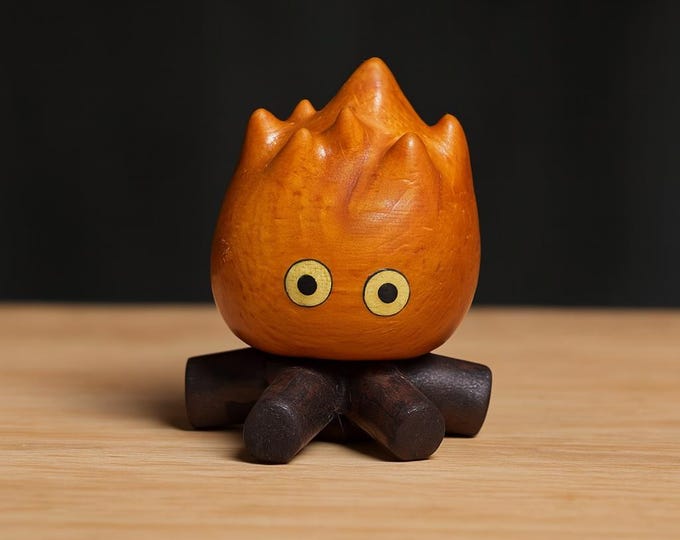 Handcrafted Wooden Flame Figurine – Calcifer Inspired Campfire Sculpture – Cute Mini Desk Decor Gift for Ghibli Fans and Wood Lovers