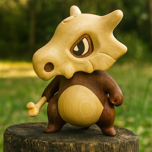 Handcrafted Wooden Dinosaur Figurine – Cute Cubone-Inspired Desk Sculpture – Natural Wood Collectible Gift for Pokémon Fans