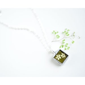 wildflower necklace, elderflower necklace, tiny plant necklace, flower necklace, pressed flower jewelry, lily flower, real flower necklace