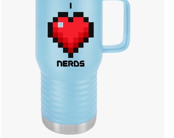 Taza de viaje "I Heart Nerds", taza de café de 590 ml, regalo perfecto para gamers, artículos de cocina para geeks, vasos para convenciones y viajes por carretera.