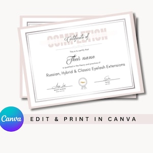 Può includere: Due certificati di completamento per extension ciglia russe, ibride e classiche. I certificati hanno un bordo rosa chiaro e il testo "Certificate of Completion". Il testo "Their name" è in un carattere script. Il logo Canva si trova in basso a sinistra, con il testo "EDIT & PRINT IN CANVA".