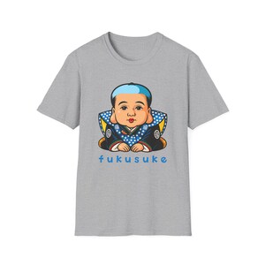 Fukusuke-T-Shirt, japanisches Glücksbringer-Shirt, Unisex-Softstyle-Shirt, Kawaii-Grafik-T-Shirt, süßes Geschenk für Freunde Bild 3