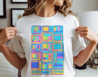 Retro TV-grafik-T-shirt, Vintage TV-T-shirt, Färgglad 90-talsinspirerad T-shirt, Unisex mjuk T-shirt, Perfekt present för nostalgiälskare